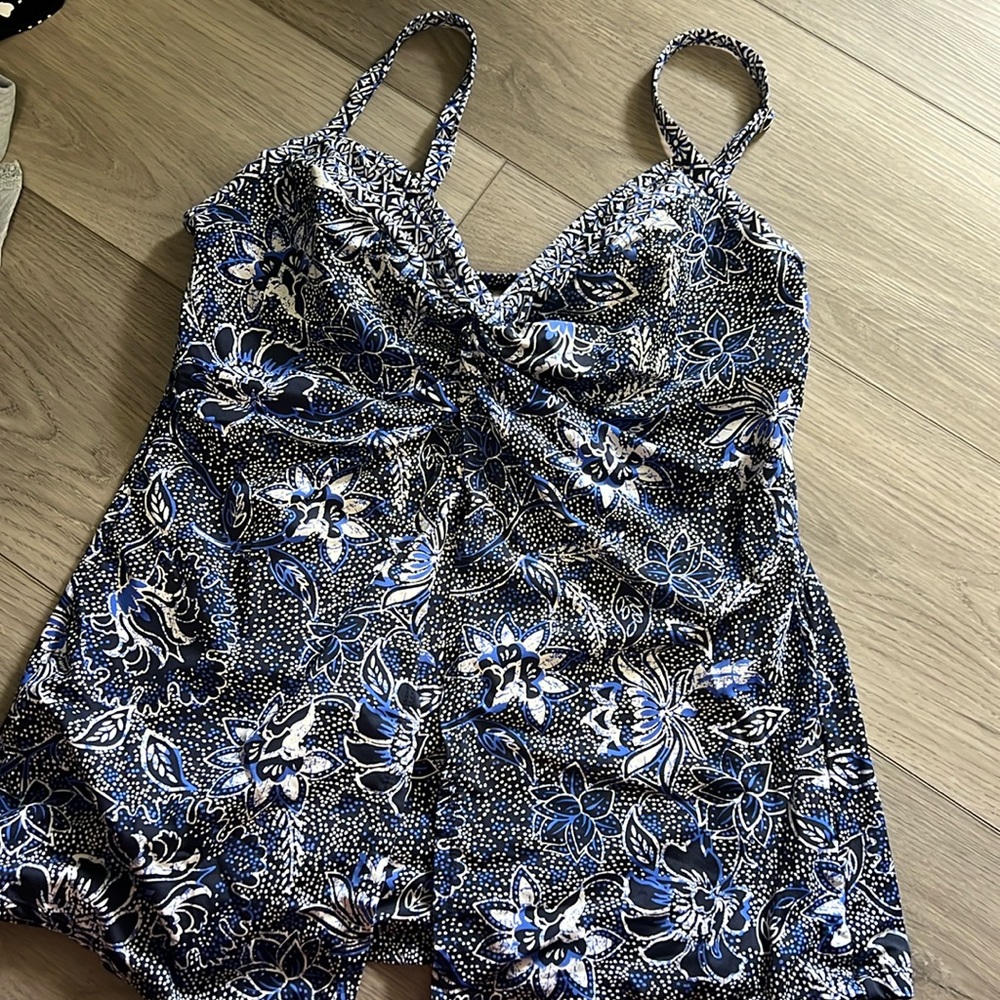 Miraclesuit Tankini Top. Size 14.